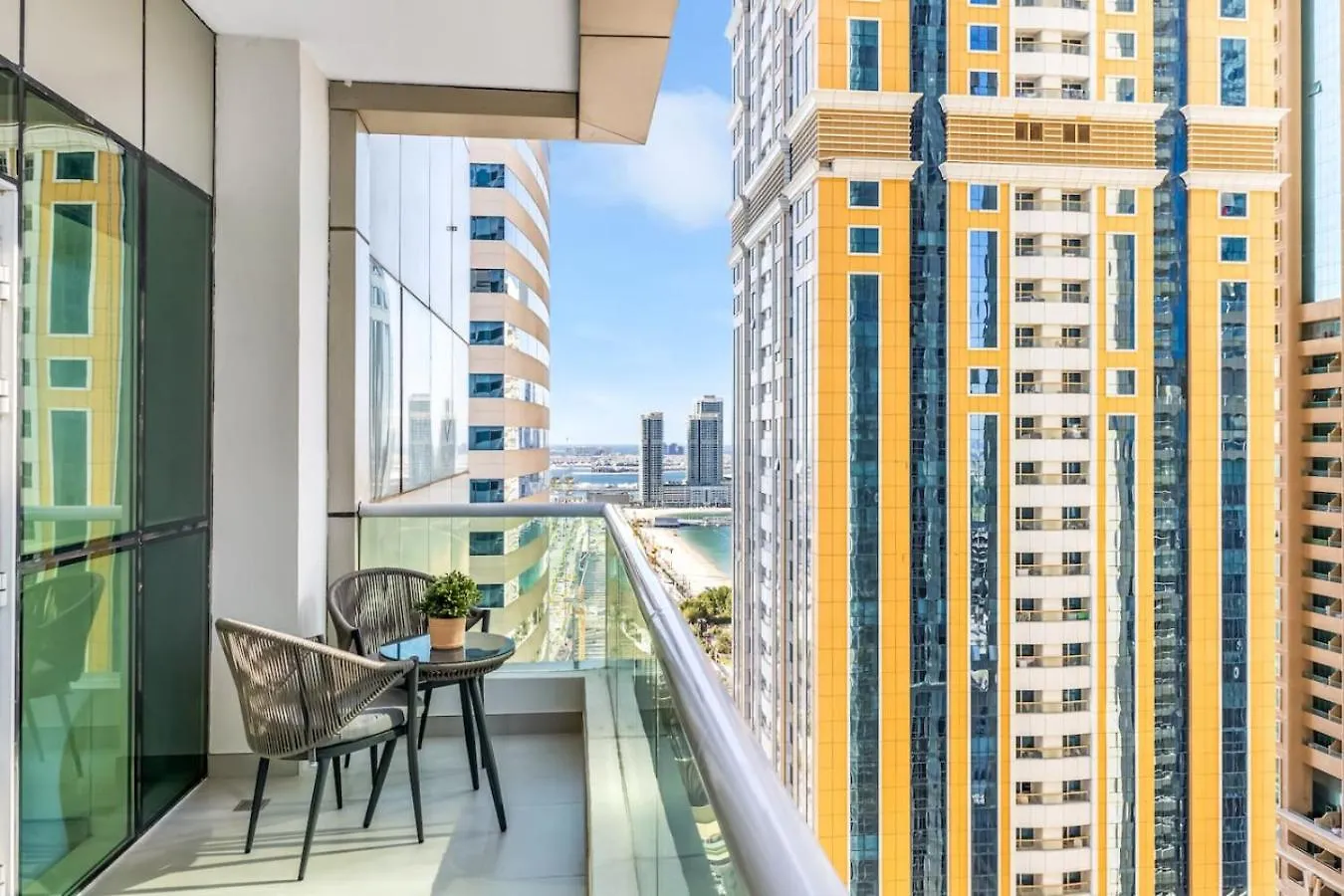Minimalistic 2Br In Dubai Marina Apartment