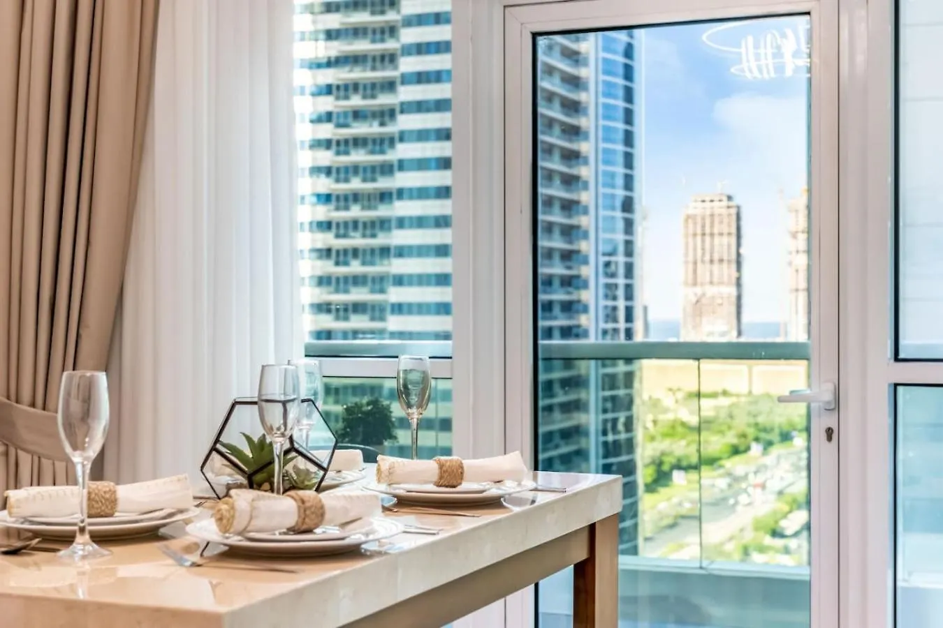 Minimalistic 2Br In Dubai Marina Apartment